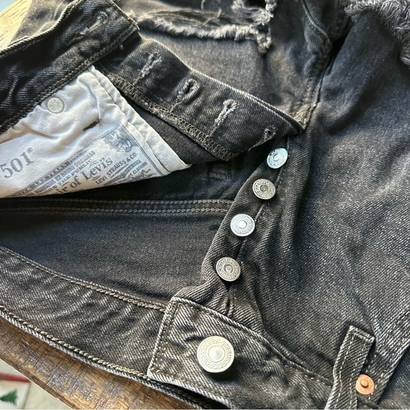 Levi's 501 High-rise Wise Up Black Jean Shorts - Picture 8 of 9